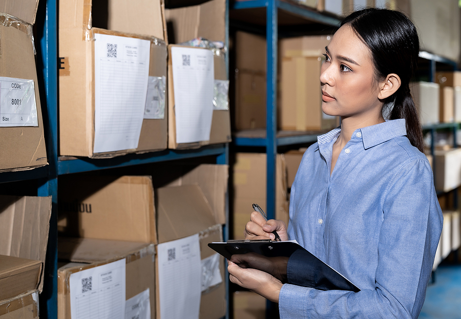 Woman working in a 3PL company in Sydney doing an inventory